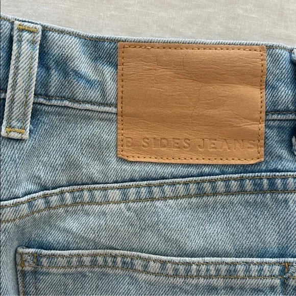 B. Sides Plein Relaxed Straight Jean Jane Wash sz 27 light wash - Picture 3 of 8
